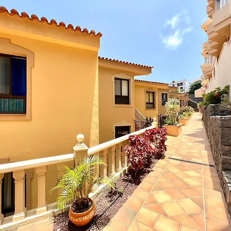 Disfruta De Vistas Al Mar En Con Piscina Lejlighed *